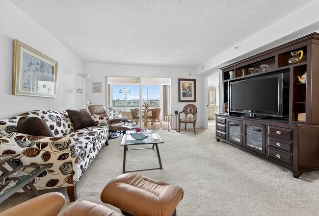 Building Photo - 14095 Royal Vista Dr