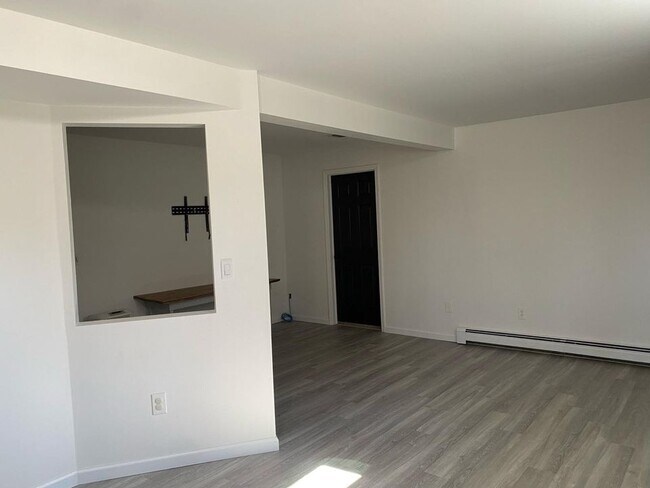 Building Photo - 55 Clover Ave