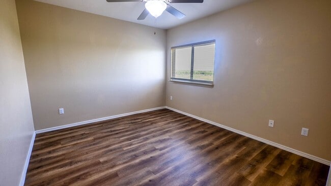 Building Photo - 17208 Bridgefarmer Blvd