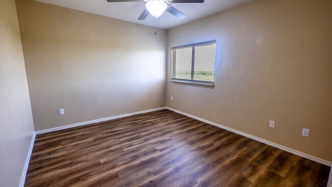 Building Photo - Spacious 5 Bedroom Home in Reserve at Westcreek