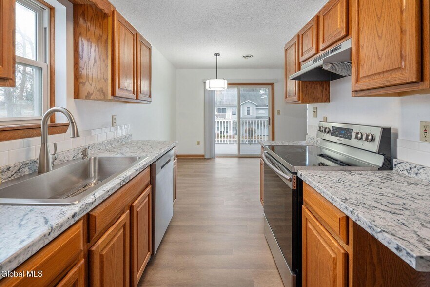 Building Photo - 1911 Cambridge Manor Dr