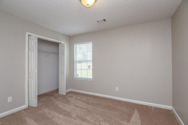 Building Photo - 318 The Gables Dr