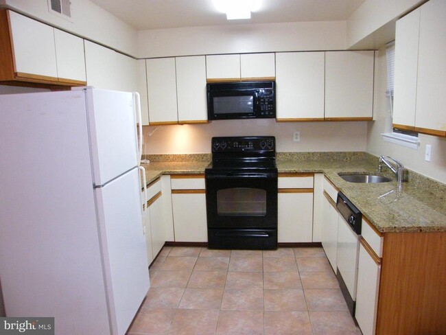 Building Photo - 5309 King Charles Way