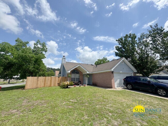 Building Photo - Beautiful 3 Bedroom Home in Fort Walton Beach!