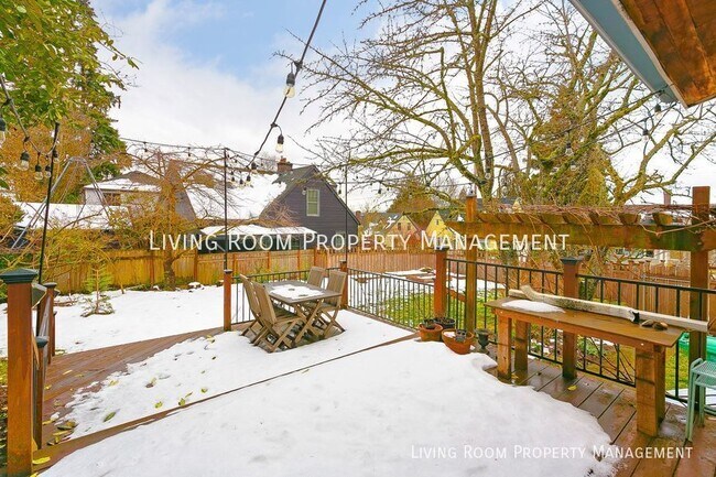 Building Photo - Historic 1886 home in Mt. Tabor with Outdo...