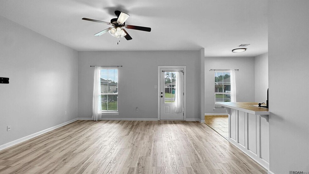 Building Photo - 10816 Field Pointe Dr