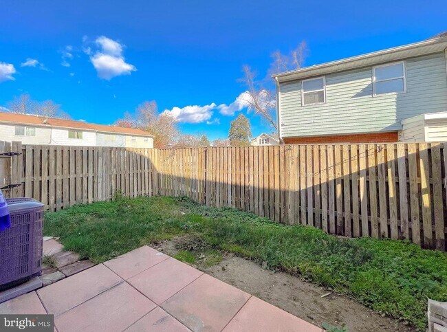 Building Photo - 11859 Oak Manor Dr