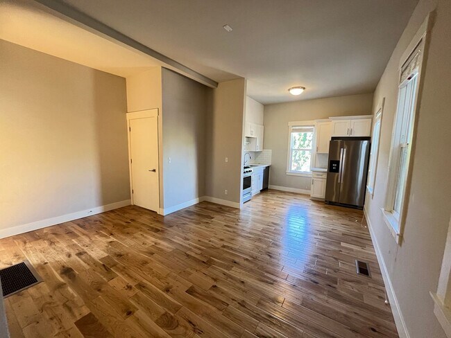 Building Photo - DKN1467