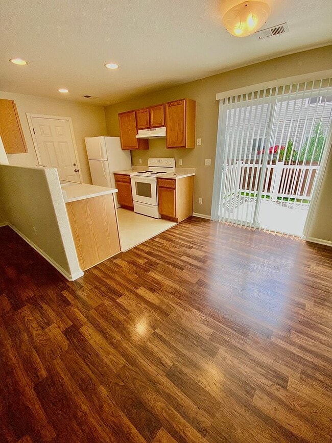 Building Photo - Beautiful South Lakewood Home with Updates, Space & Convenience! Available 8/10/2026