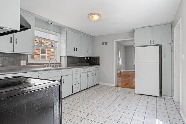 Building Photo - 3 bed/1 bath Northside Home