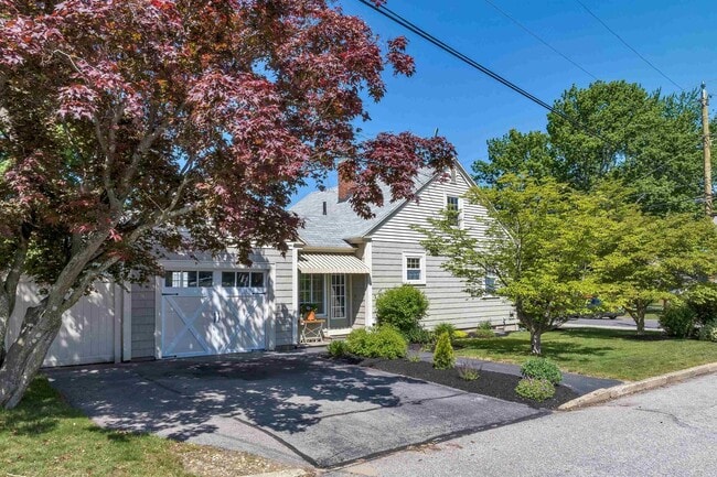 Building Photo - 1197 Somerville St