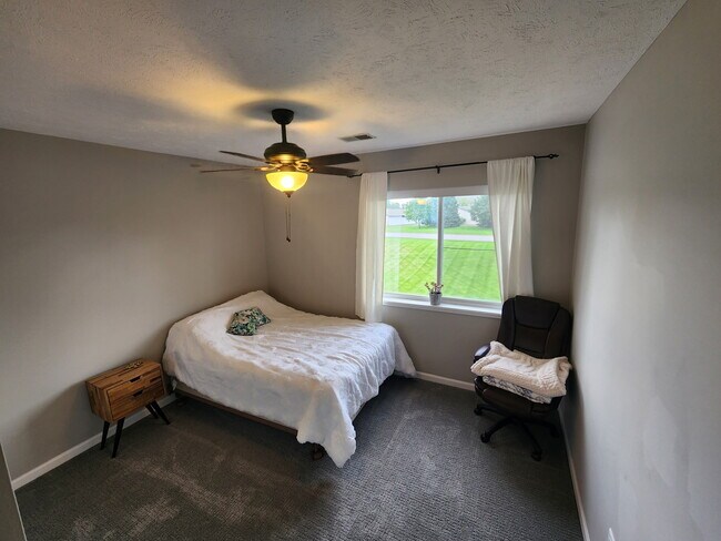 Building Photo - 8584 N Jasonville Ct SE