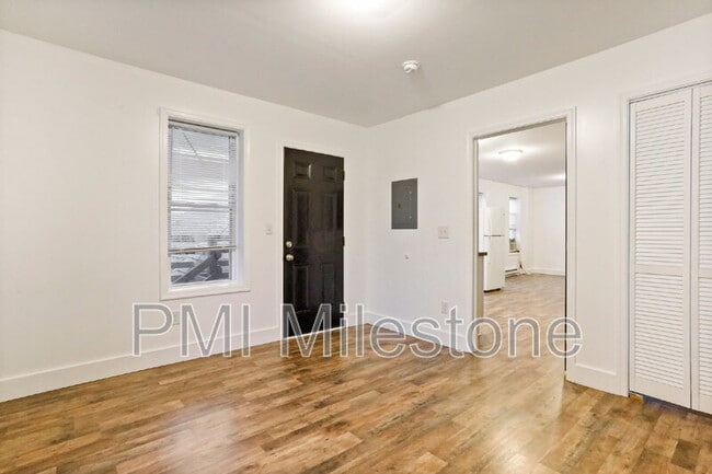 Building Photo - 207 N Mulberry St
