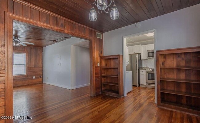 Building Photo - 1718 1st St N