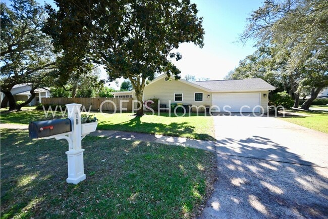 Building Photo - 78 Country Club Dr E