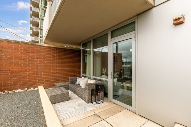 Building Photo - 1548 Spring Hill Rd