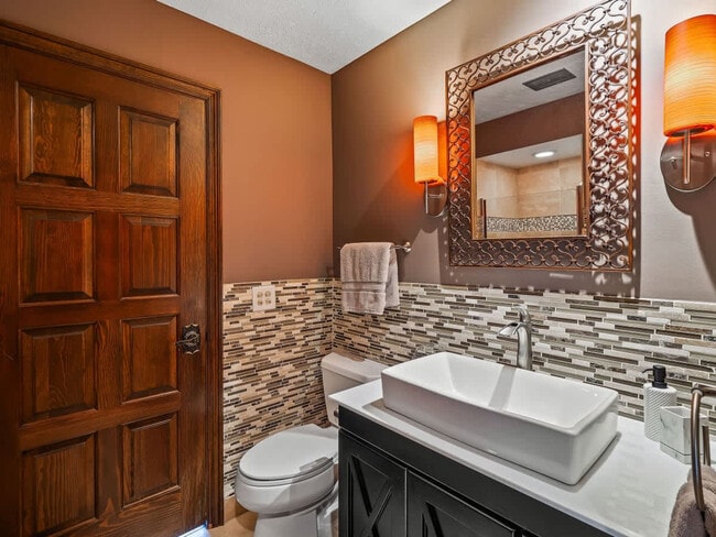 Building Photo - 1811 Breezewood Dr