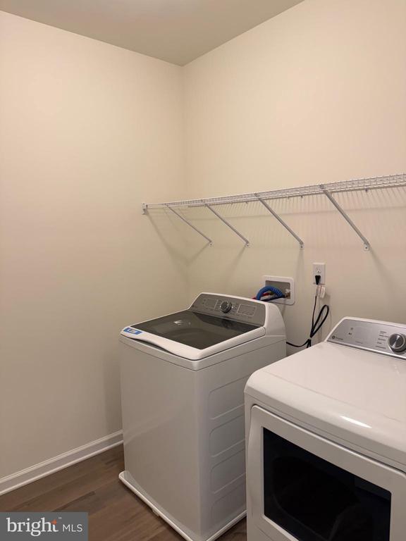 Building Photo - 414 MacLaren Ln