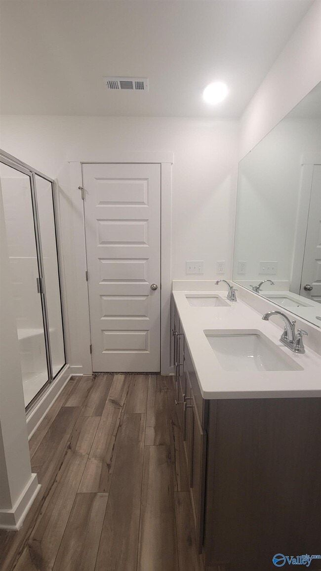 Building Photo - 7597 Discovery Pt Dr NW