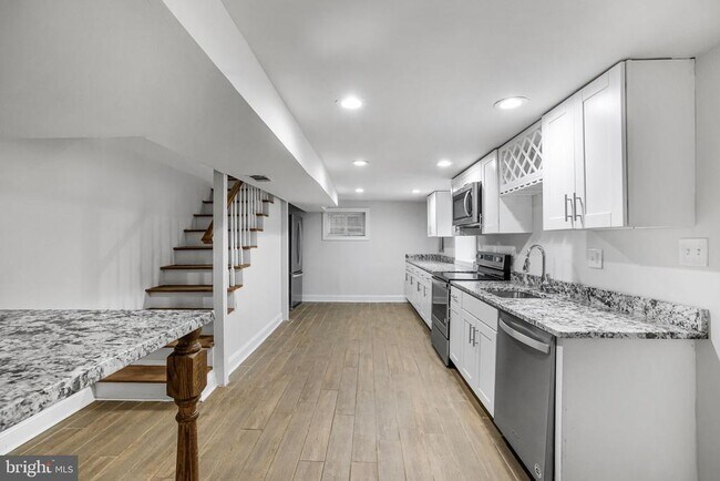 Building Photo - 3158 Westover Dr SE