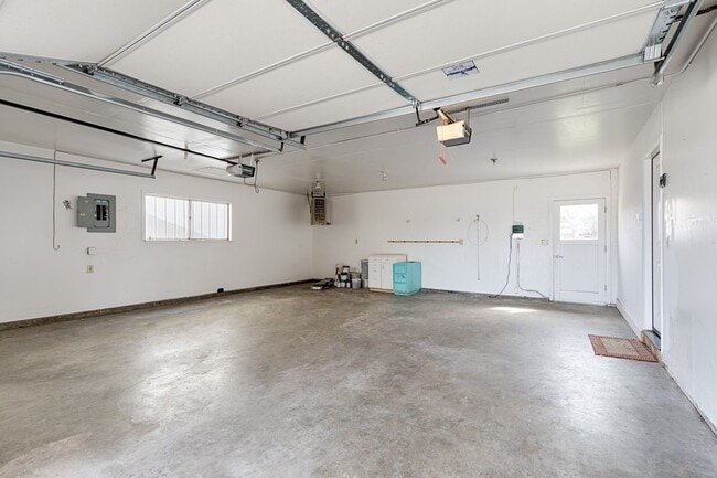 Building Photo - Large home with shop on over 1/2 acre.