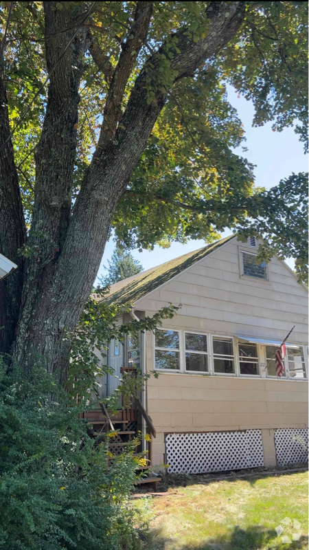Building Photo - 212 Cedar Ln
