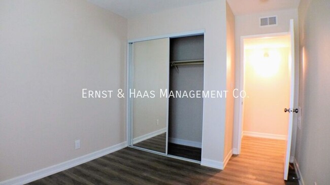 Building Photo - 3707 Country Club Dr