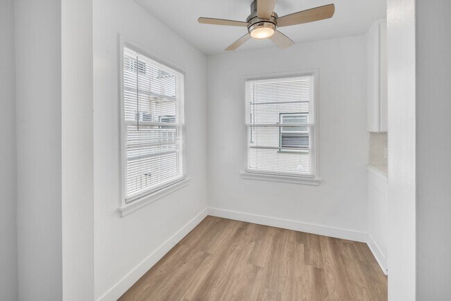 Building Photo - Newly Renovated Studio on 2nd Street- Belmont Heights