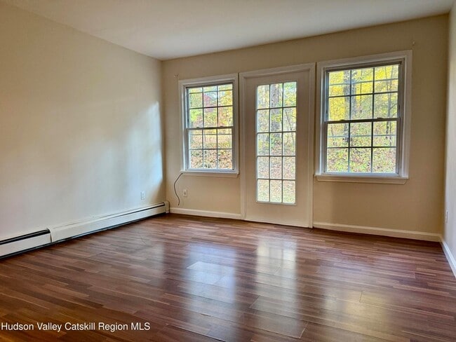 Building Photo - 16 Huguenot St