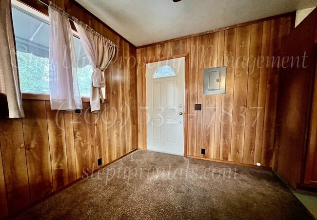 Building Photo - The Villa – Quiet 1 Bedroom Apartment with Mountain Views
