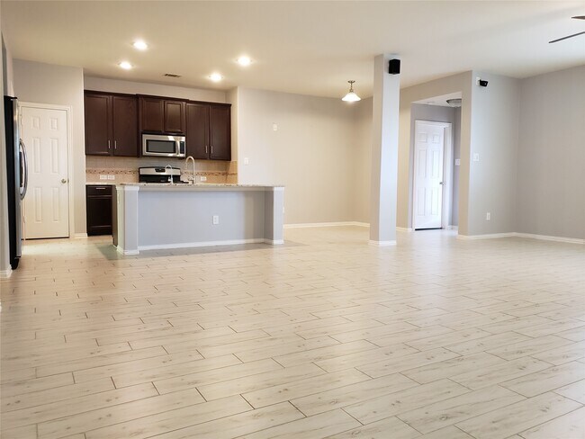 Building Photo - 226 Golden Grain Dr