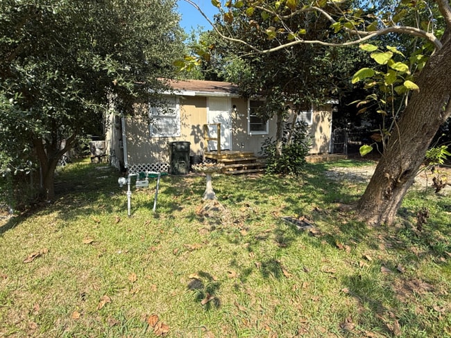 Primary Photo - 4127 Darby St