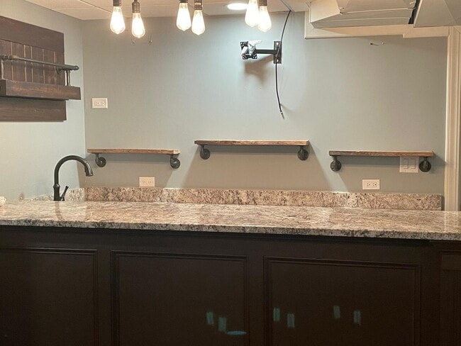 Building Photo - 13356 Vicarage Dr