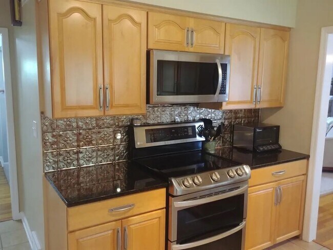 Building Photo - 8424 Holiday Hills Dr