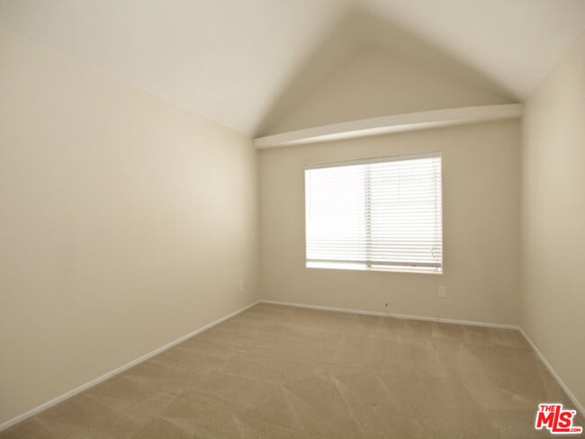 Building Photo - 10627 Moorpark St