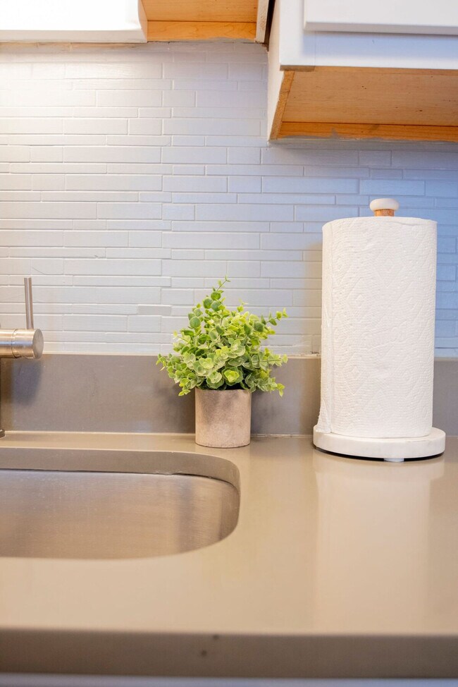 Building Photo - 125 W Market St