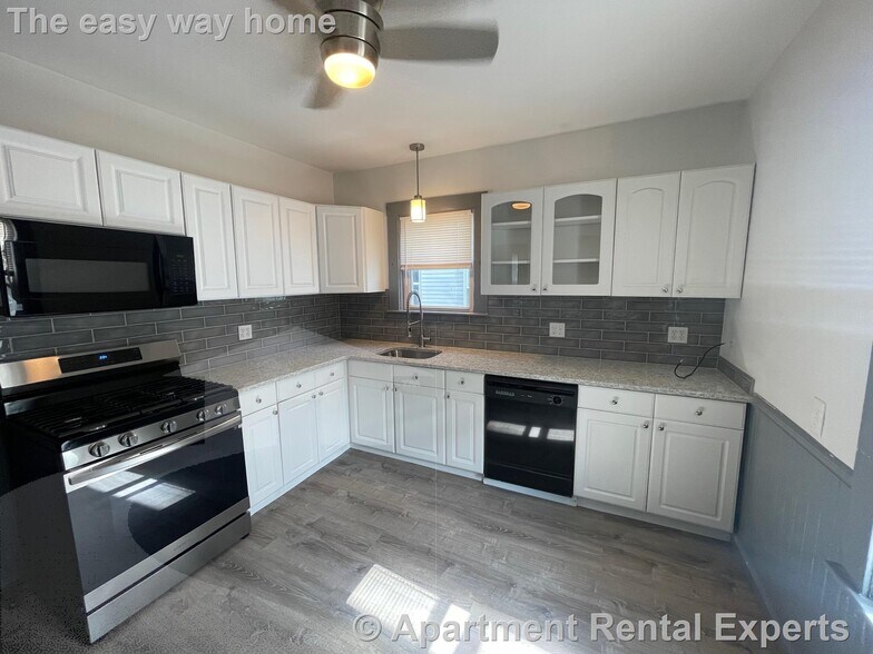 Building Photo - 14 Ossipee Rd