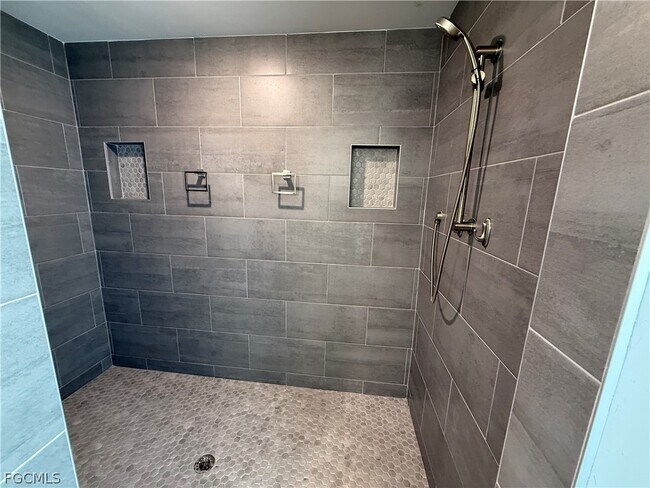 Building Photo - 5903 Ida Ave N