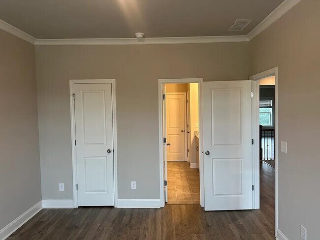 Building Photo - 1519 Windward Dr