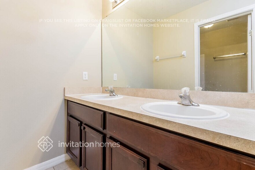 Building Photo - 1129 Hacienda Cir