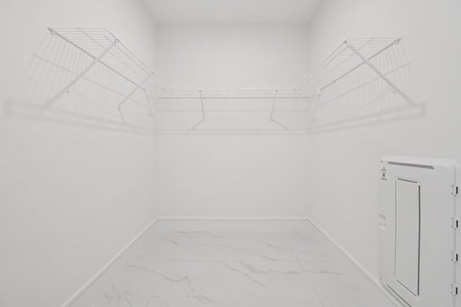 Building Photo - 220 Lake Shore Dr