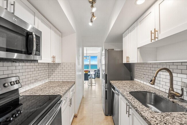 Building Photo - 4925 Collins Ave