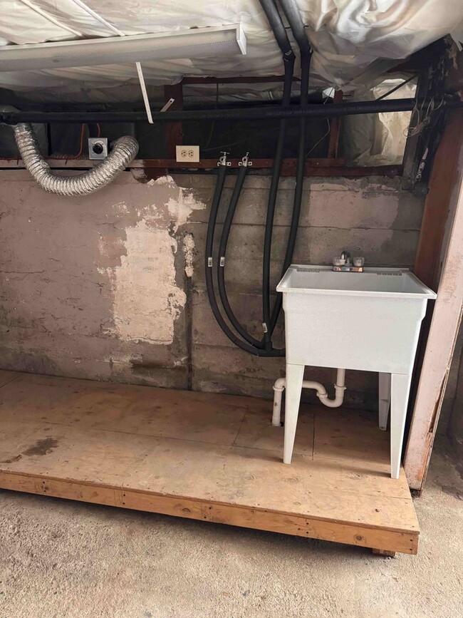 Building Photo - Bremerton Two Bedroom House for rent! Fully Fenced Yard, Available 06/10!