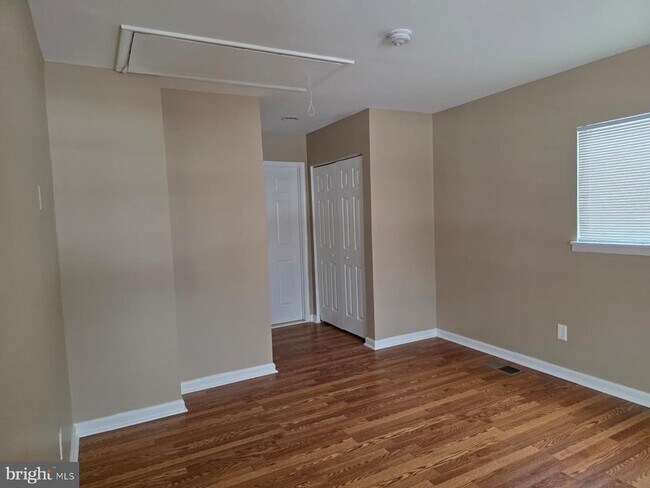 Building Photo - 6212 Thomas Dr