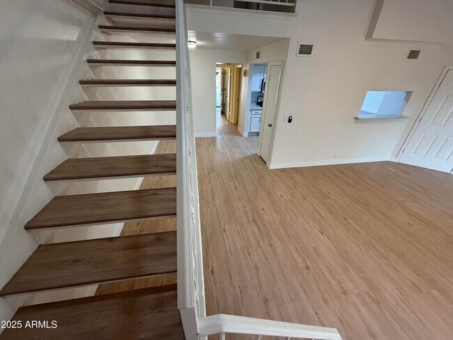 Building Photo - 1623 E Bluefield Ave