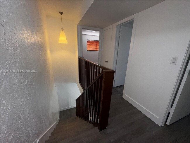 Building Photo - 8405 SW 137th Ave