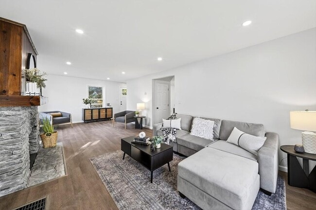 Building Photo - 127 W Warrington Rd