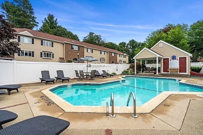 Building Photo - 305 Salem St