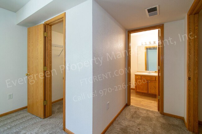Building Photo - Amazing 2 Bedroom on City Park!