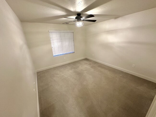 Building Photo - “St. George, Aspen Estates: 5 spacious bed...